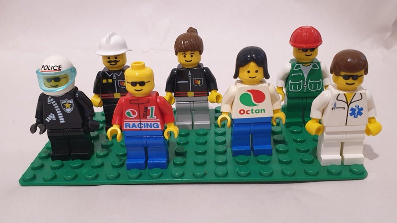 Vintage LEGO Classic Town Minifigures from 1996 Carousel 1