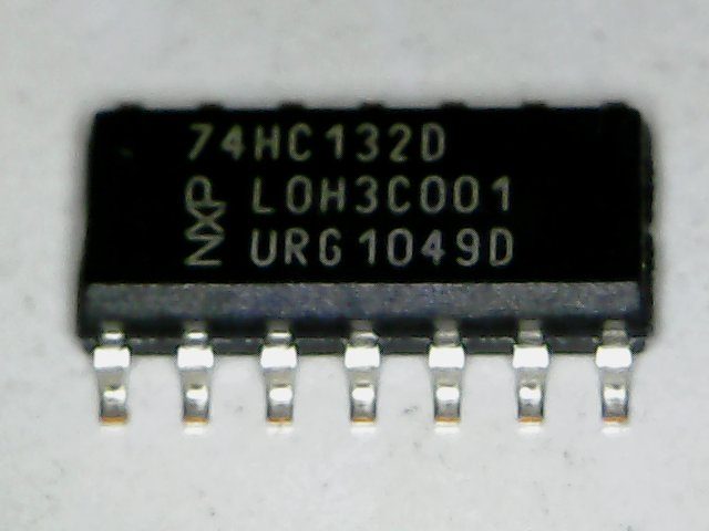 74HC132D Quad 2-input NAND Schmitt trigger Carousel 1