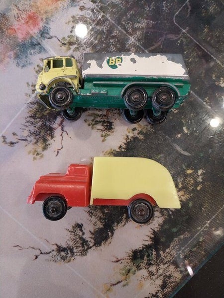 Lesney #25 BP Truck & 1960s plastic Truck Carousel 1