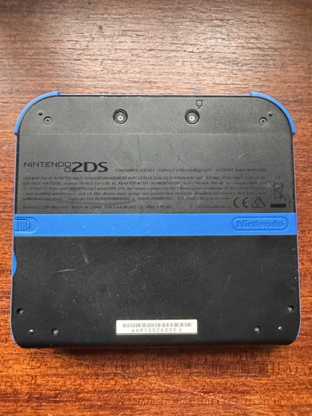 Nintendo 2DS Console + The Sims 3 Game Carousel 2
