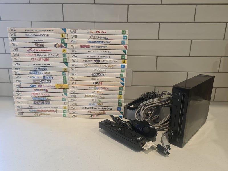 Nintendo Wii + 40 games Carousel 1