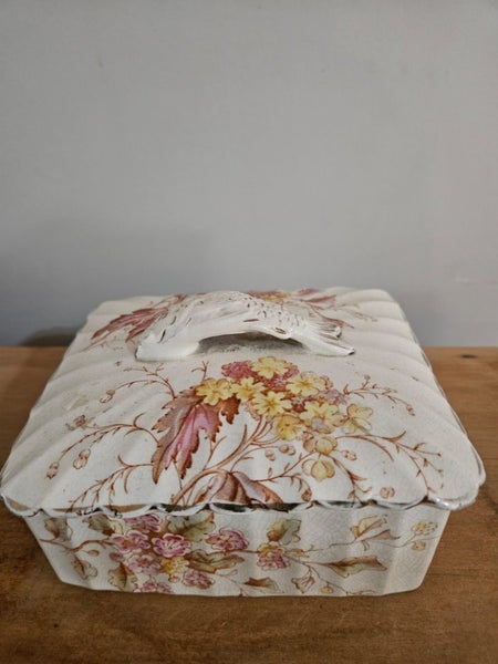Antiique Porcelain Jewellery box Carousel 1