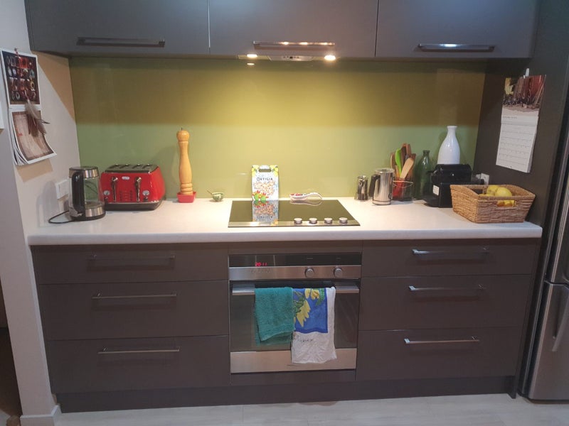 Island benchtop with 1 1/4 sink, benchtop and hob Carousel 1