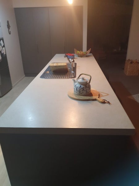 Island benchtop with 1 1/4 sink, benchtop and hob Carousel 2
