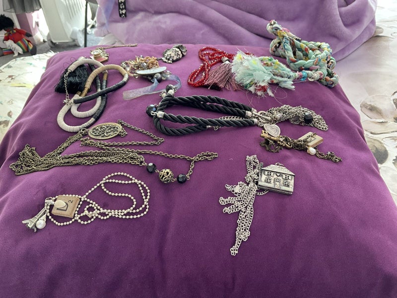 Jewellery…..an assortment of necklaces/pendants Carousel 1