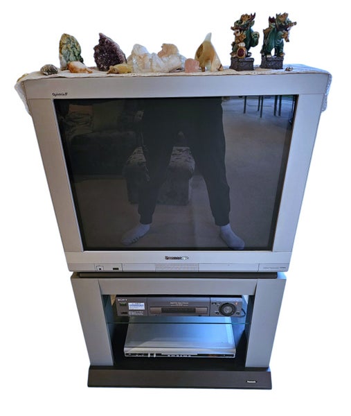Panasonic 27" CRT TV Made in Japan w/Matching Panasonic TV Stand & Remote Carousel 1