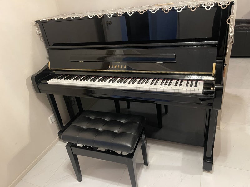 YAMAHA U1JPE UPRIGHT PIANO Ebony with Adjustable Seat62863872363907112