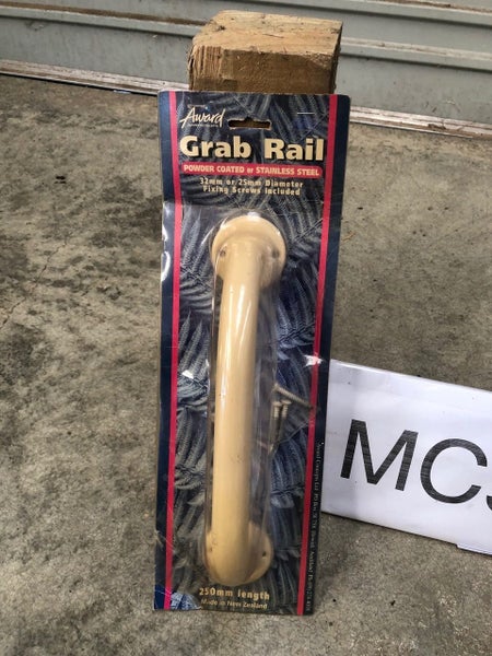 MC589 C7 - Grab Rail - New in Packaging Carousel 1