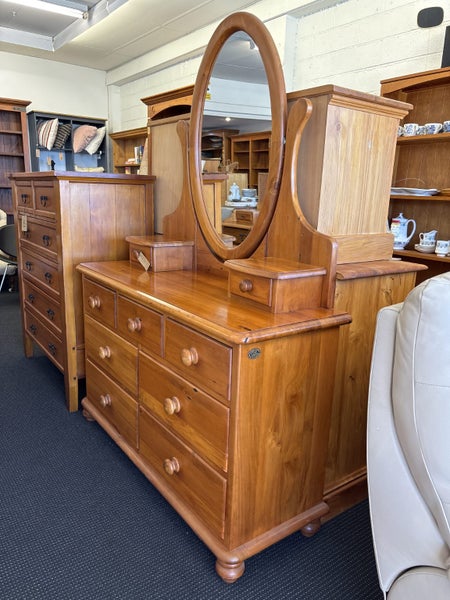 Woodpeckers Somerfield Solid Rimu 9Dr Dressing Table Carousel 2