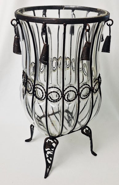 +++ RUSTIC HAND BLOWN? TRANSPARENT GLASS VASE IN METAL CAGE +++ Carousel 1