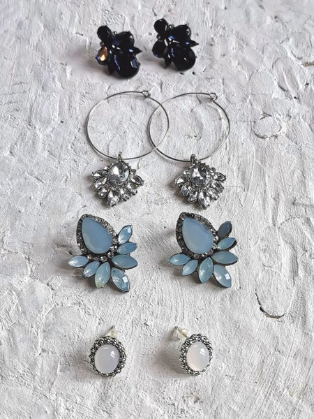Four Pairs Gorgeous Crystal Earrings Blues Carousel 1