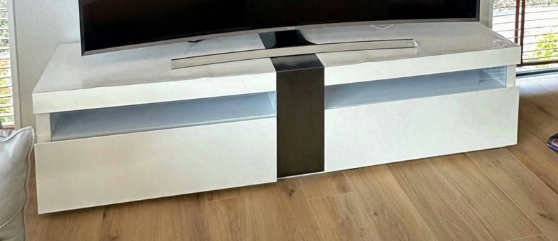 TV Cabinet Carousel 1