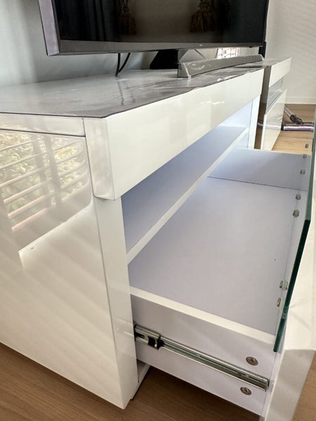 TV Cabinet Carousel 2