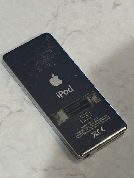 iPod nano 1st Generation 2GB White UK Carousel 2