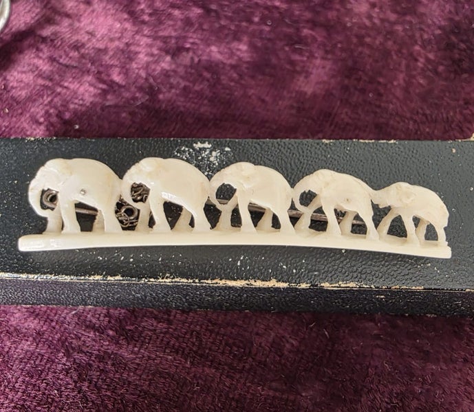 Antique Japenese Carved Bone Brooch with Elephants 2.68gm Carousel 2