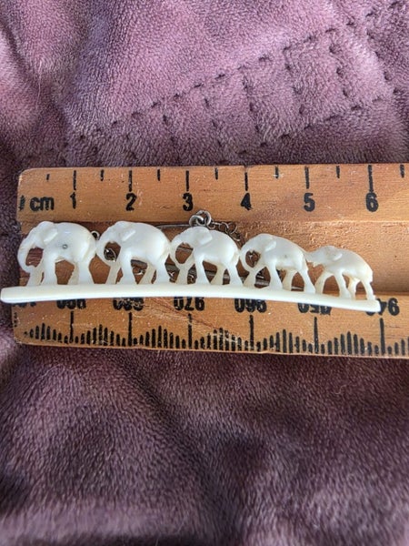 Antique Japenese Carved Bone Brooch with Elephants 2.68gm Carousel 9