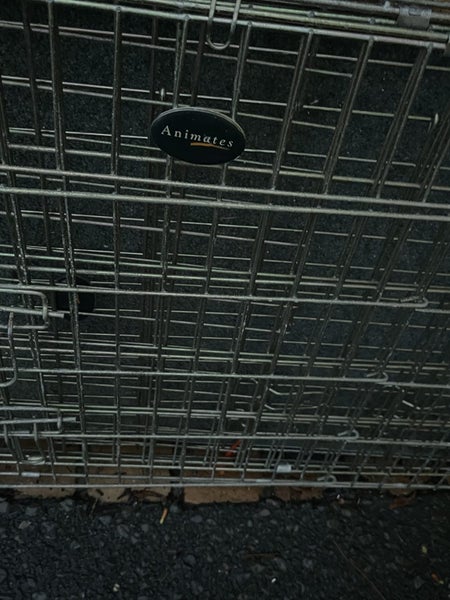 Dog/Cat Crate. Carousel 2
