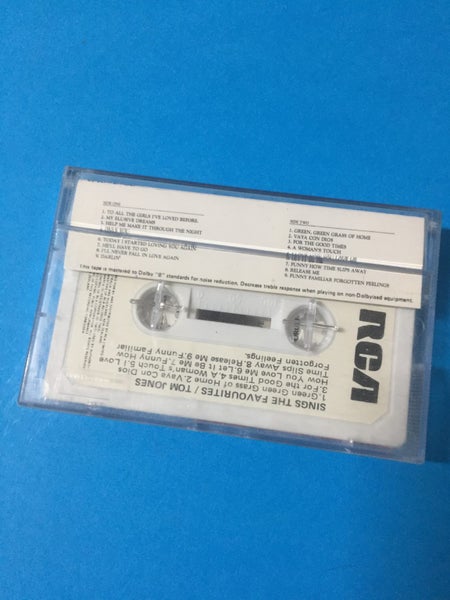 Tom Jones: Sings The Favourites (Cassette) Carousel 2