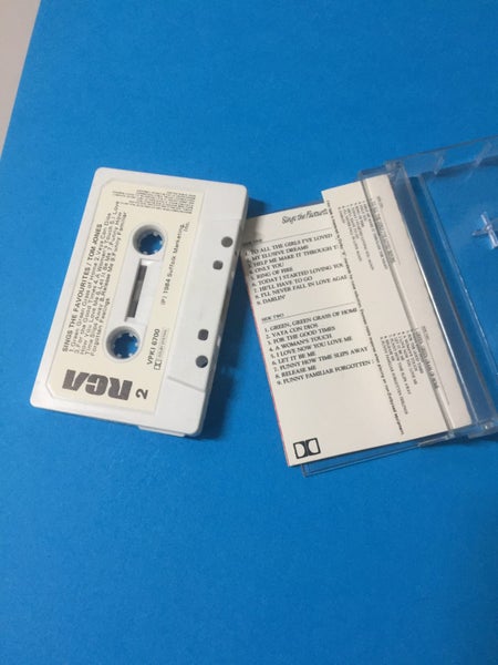 Tom Jones: Sings The Favourites (Cassette) Carousel 3