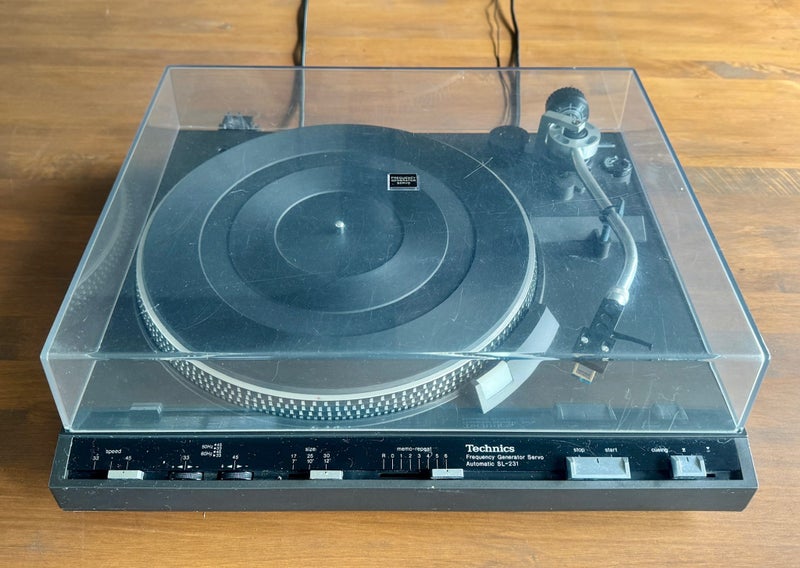 Technics SL-231 Turntable Carousel 1