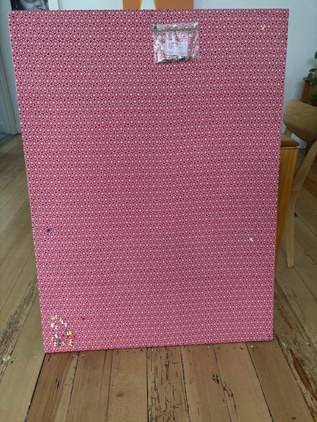 Pinboard - large $1 reserve ! Carousel 1