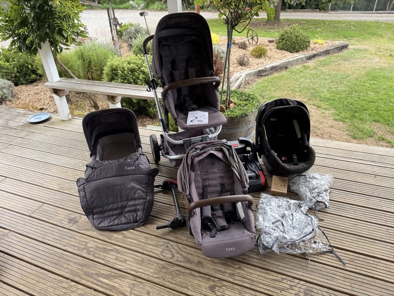Britax double buggy and capsule set Carousel 1