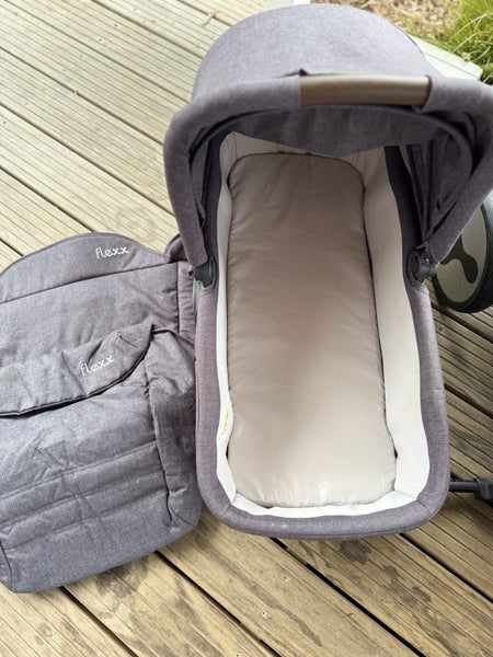 Britax double buggy and capsule set Carousel 2