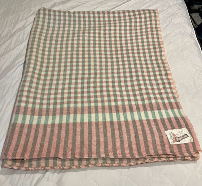 Pair of Homeleigh wool & Duralon blankets Size Aprox 160cm x 195cm Carousel 1