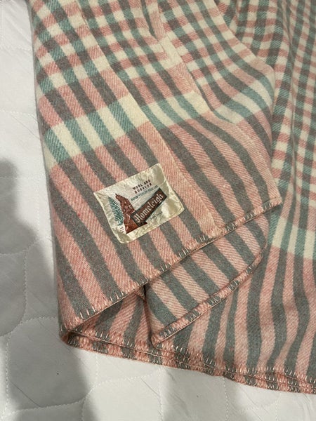 Pair of Homeleigh wool & Duralon blankets Size Aprox 160cm x 195cm Carousel 6