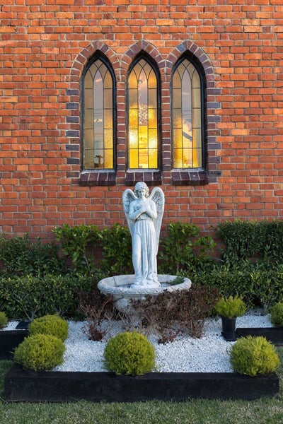 Image 2 of 32