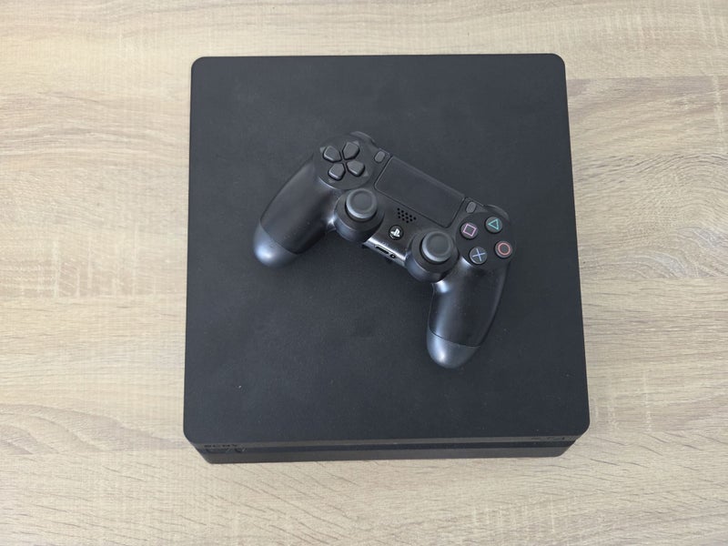 PS4 Slim + Controller Carousel 1