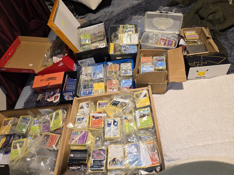 VINTAGE POKEMON GOLDMINE: RARE CARDS, COLLECTABLES AND MORE Carousel 1