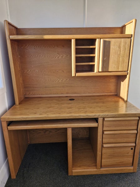 Beautiful solid wood office desk Carousel 1
