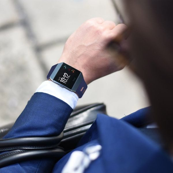 Fitbit Ionic Silicone Strap Navy Carousel 4