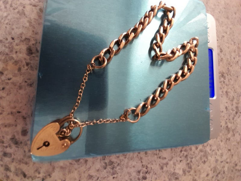 Gold curb link bracelet with detail locket 9 carot 375 Carousel 2