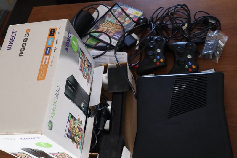 XBox 360, Controls, Kinect, Cables, Games Carousel 1
