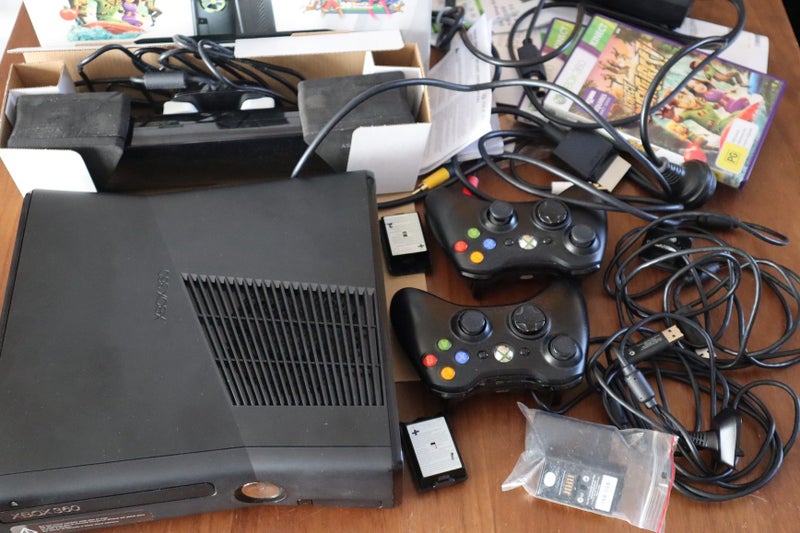 XBox 360, Controls, Kinect, Cables, Games Carousel 2