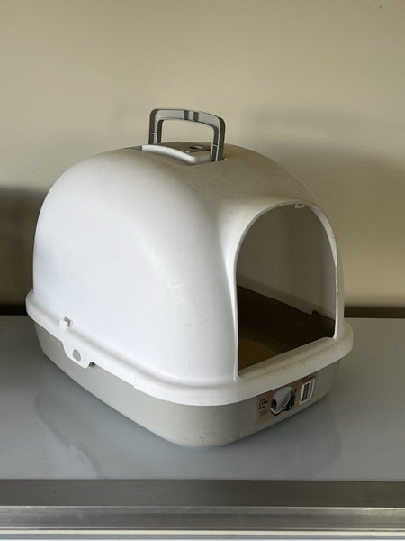Cat litter tray with hood Carousel 1