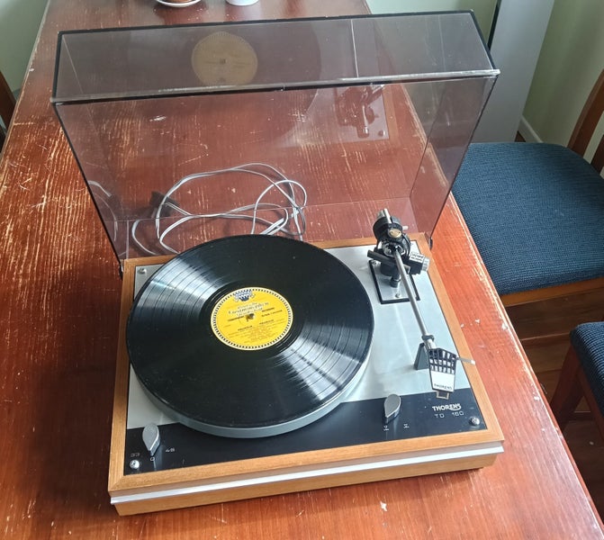 Thorens TD 160 turntable in great condition Carousel 1