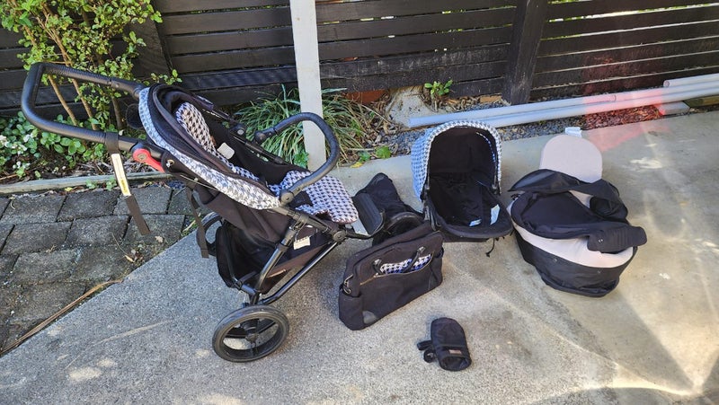 Mountain Buggy Swift with all extras Carousel 1