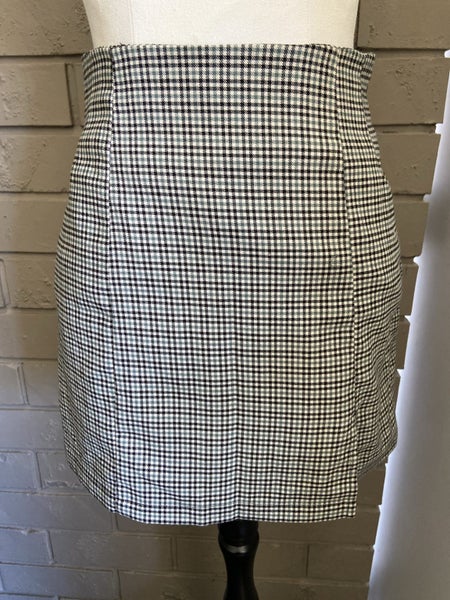 Miniskirt Size 6 Glassons Carousel 1