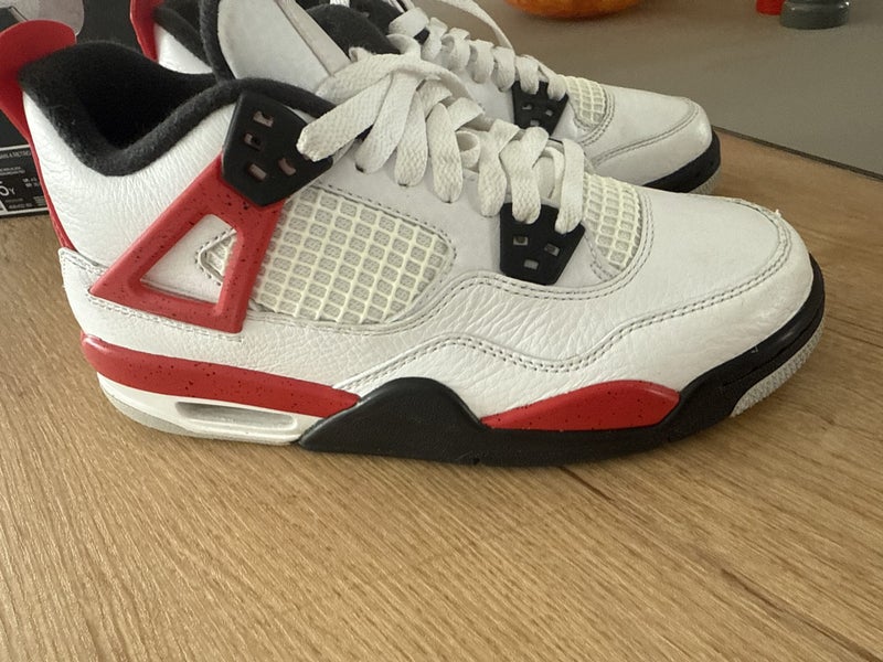 Air Jordan 4 Retro cement 5Y (4.5 UK or 37.5 eur) Carousel 1