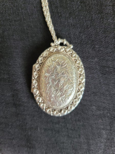 Gorgeous Antique Victorian S/S Locket Plus Speidel S/S chain Carousel 1
