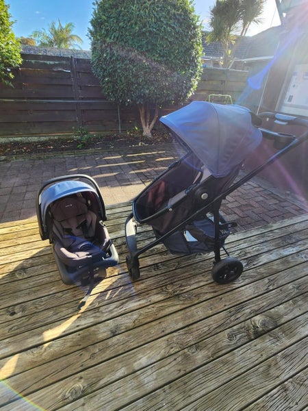 Safety First Grow and Go Sprint 8-in-1 Travel System pram, car seat capsule Carousel 1