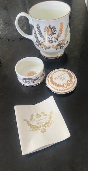 Buckingham Palace Mug & Trinket Box Carousel 1