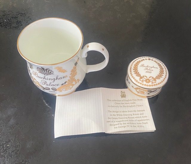 Buckingham Palace Mug & Trinket Box Carousel 3