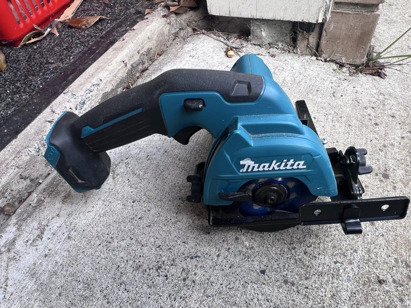 Makita 12v Skill Saw Carousel 1