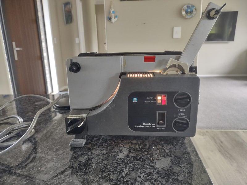Sankyo dualux 1000 H film Projector629306984760331111