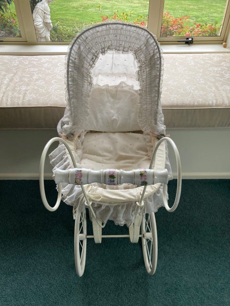 Dolls Pram - Antique Style Collectible Carousel 2