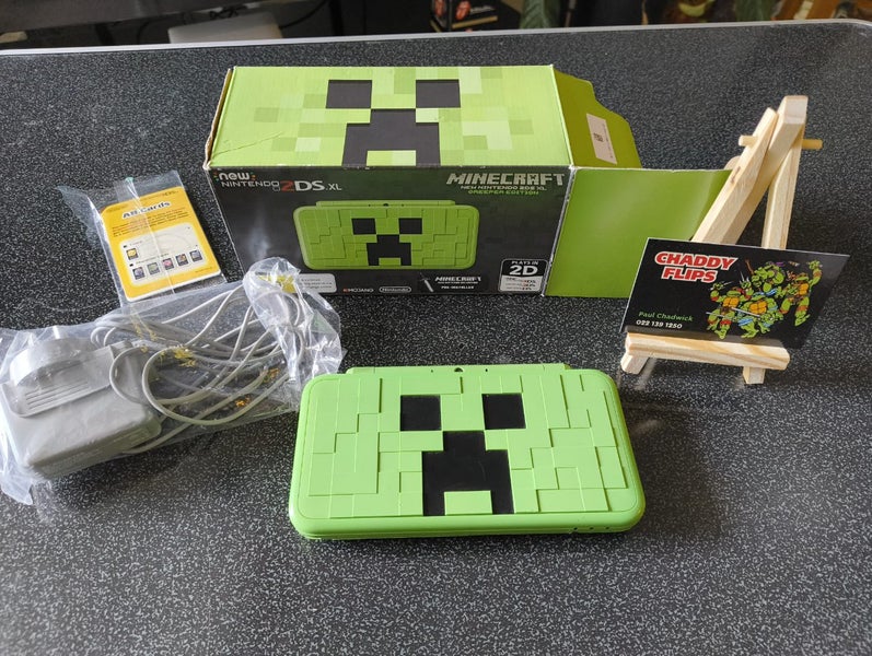 Nintendo 2DS XL Minecraft edition Carousel 2